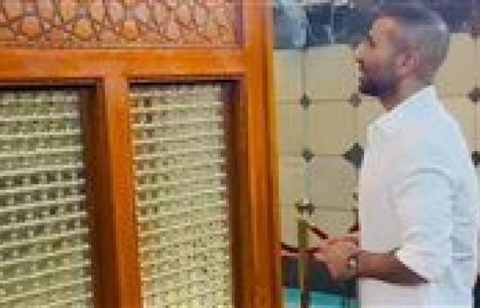 اللهم الحقنا بهما.. ابتهالات أحمد سعد داخل مسجد أبي حنيفه النعماني