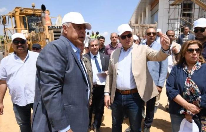 وزير الإسكان يقوم بجولة موسعة  يمشروع "حدائق تلال الفسطاط
