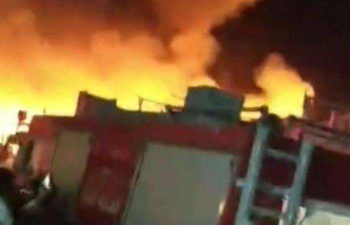 نشوب حريق داخل مطعم شهير بالشيخ زايد وإصابة عامل بحالة اختناق