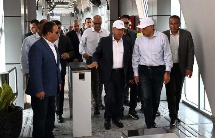 تمهيدًا لتشغيلها أمام المواطنين.. مدبولي يتفقد المرحلة الأولى للأتوبيس الترددي