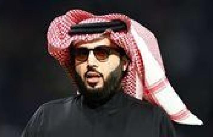 تامر مرسي ينفي شائعات خلافه مع تركي آل الشيخ.. والأخير يرد: ولا يهمك واخد على كده