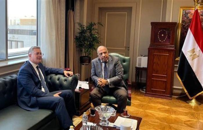 وزراء
الكهرباء
والبترول
يؤكدان
تكامل
الجهود
لتأمين
استقرار
الشبكة
الكهربائية
في
ظل
ارتفاع
الأحمال - غاية السعودية