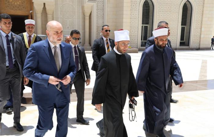 بالبلدي: وزير
      الأوقاف
      يستقبل
      نظيره
      الفلسطيني
      وقاضي
      قضاة
      فلسطين