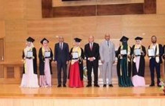رئيس جامعة سوهاج يشهد حفل تخرج الدفعة 51 من طلاب كلية التربية