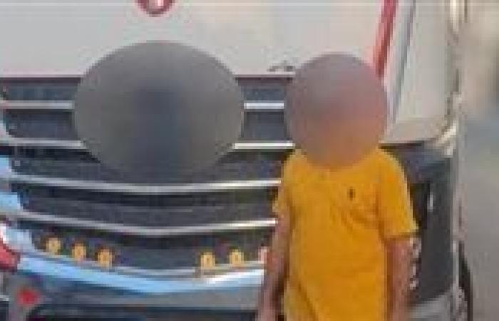 المرور تضبط سائق سيارة نقل ثقيل يعرض حياة المواطنين للخطر