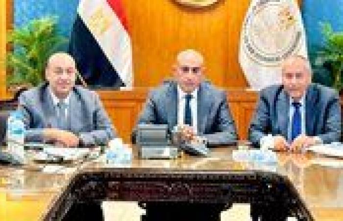 وزير التعليم يشدد على تنظيم توزيع كتيبات المفاهيم وتأمين لجان الامتحانات