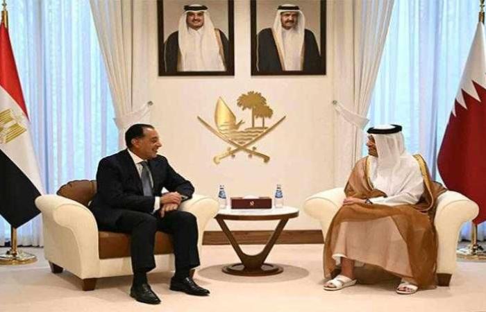 رئيس الوزراء يبحث مع نظيره القطري دعم الاستثمارات المشتركة