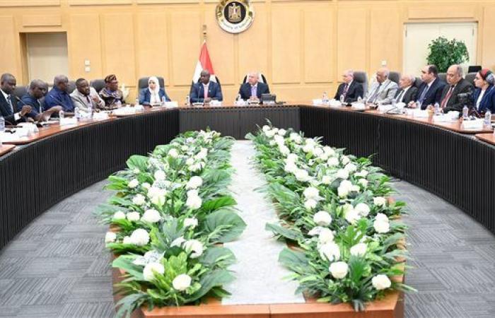 وزير الإسكان يعقد اجتماعه الدوري مع أعضاء البرلمان بمجلسيه النواب والشيوخ