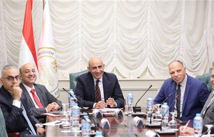 وزير التعليم يعقد اجتماعًا مع مديري المديريات لاستعراض إجراءات ختام الثانوية العامة