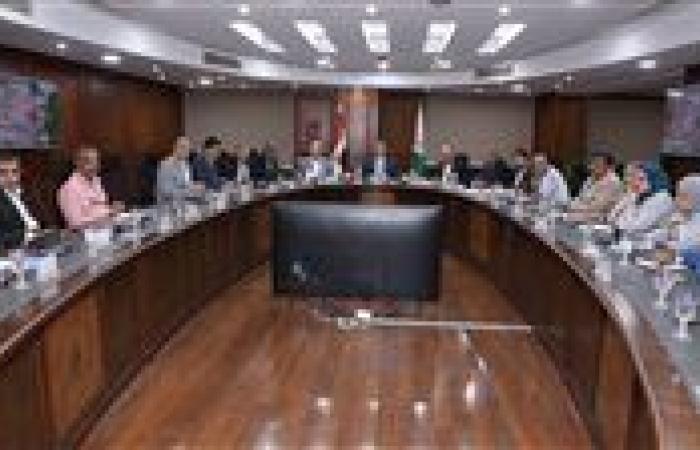 محافظ الجيزة يتابع موقف مشروعات مياه الشرب والصرف الصحي لدعم المناطق المحرومة
