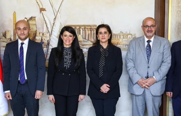 وزير التخطيط تبحث مع المدير الإقليمي لشرق المتوسط بمنظمة الصحة العالمية تعزيز سياسات الصحة في خطة التنمية متوسطة المدى