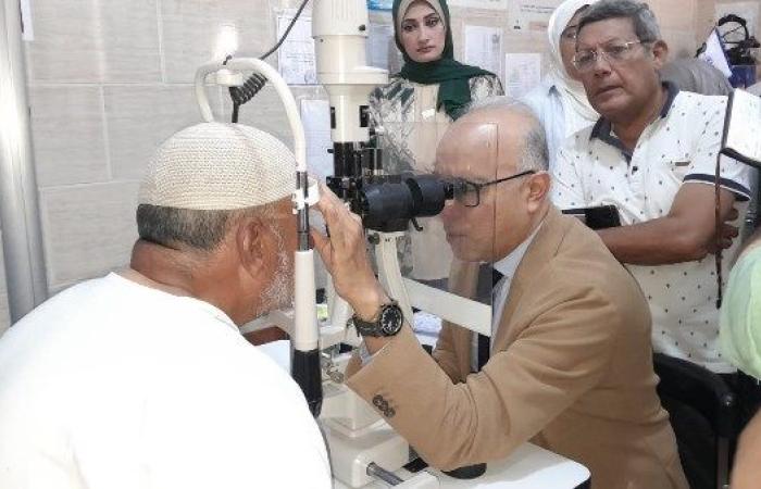 فحص 30 حالة وإجراء 6 عمليات جلوكوما بمستشفى رمد دمنهور بالبحيرة