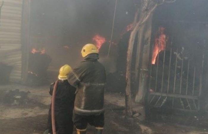 اندلاع حريق داخل مخزن أحذية في الموسكي.. والحماية المدنية تدفع بـ4 سيارات إطفاء