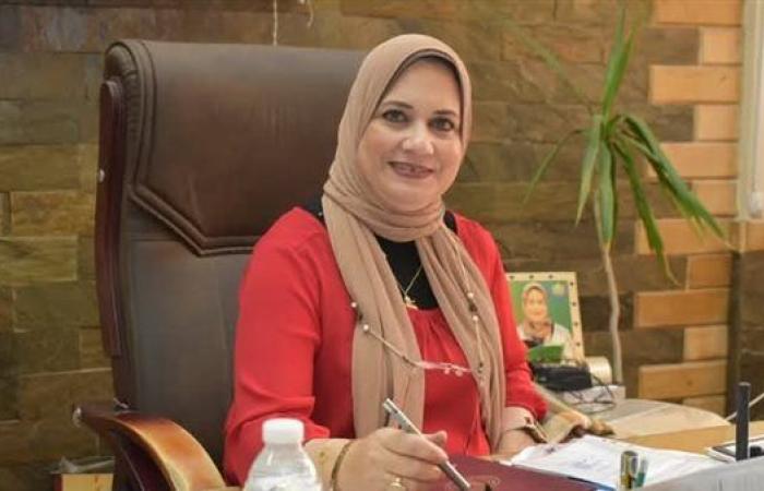 مدير تعليم مطروح تهنئ طالبا لتفوقه بمدرسة الضبعة للتكنولوجيا النووية