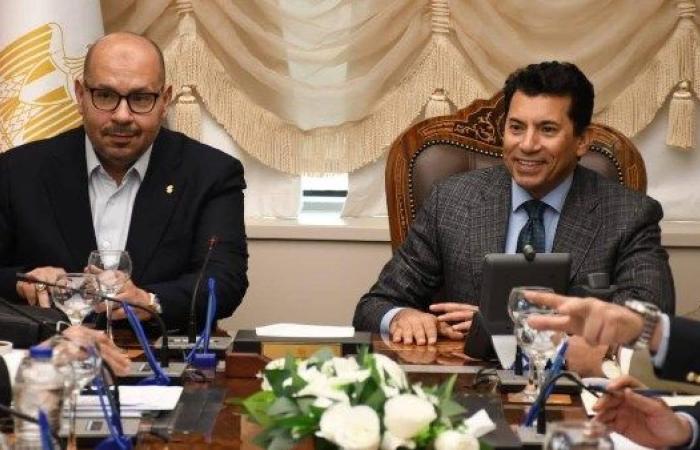 وزير الرياضة يشيد بدور اللجنة الأولمبية المصرية في إنجاز تعديلات قانون الرياضة