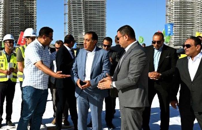 مدبولي يتفقد أعمال مشروعات "أبراج الداون تاون" و"داون تاون لاجون" بمدينة العلمين الجديدة