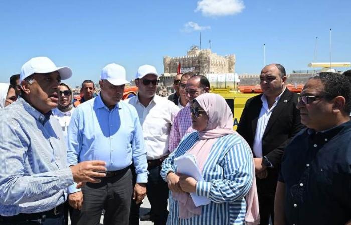 رئيس الوزراء يتفقد أعمال مشروع تنفيذ الحواجز البحرية وما يتعلق بحماية الشواطئ