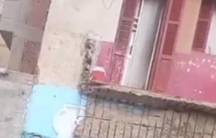 إصابة صاحب محل خضار في انهيار بلكونة منزل بطنطا