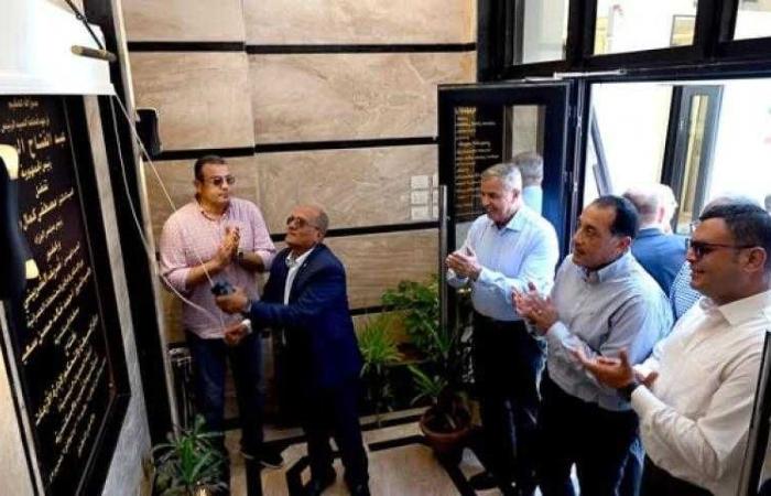 رئيس الوزراء يشهد دخول أول لنش إسعاف بحري الخدمة  بالمحافظة