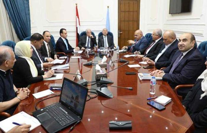 محافظ القاهرة يتابع أعمال التطوير الجارية بحديقة الأزبكية