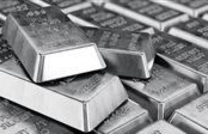 الفضة تتألق كملاذ آمن وسط ضعف الدولار وتزايد المخاطر العالمية