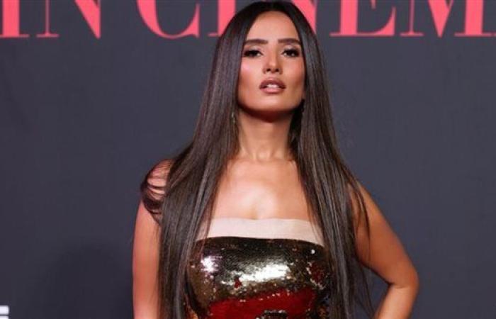 زينة تخطف الأنظار بإطلالة ساحرة في عطلتها والجمهور يعلق