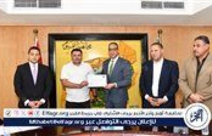 بالبلدي: محافظ
      الفيوم
      يناقش
      تنفيذ
      مشروعات
      الخطة
      الاستثمارية
      الجديدة
      بقيمة
      تتجاوز
      853
      مليون
      جنيه