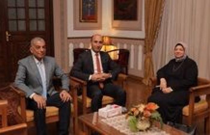 رئيس جامعة دمنهور يشهد العرض المسرحي "أبنائي" لطلاب كلية الآداب ثالث أيام ملتقى حور للفنون في دورته الرابعة