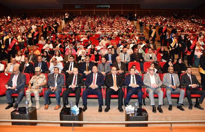 بالبلدي : احتفالية
      وطنية
      بجامعة
      حلوان
      تخليدًا
      لذكرى
      ٣٠
      يونيو
      و٢٣
      يوليو