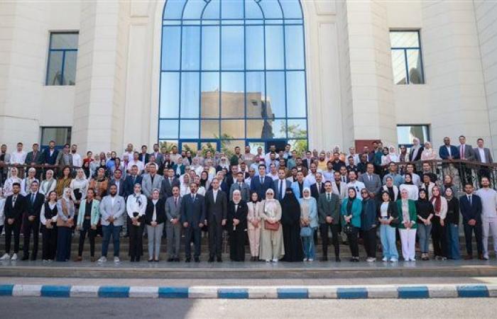 نائب وزير الصحة يستمع لـ"شباب مقدمي خدمات الرعاية الصحية"ويوجه بتلبية طلباتهم