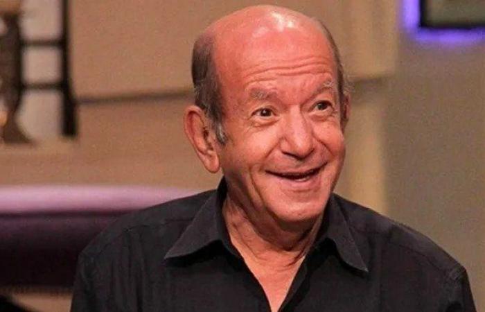 شاهد.. أول ظهور لـ لطفي لبيب بعد خروجه من العناية المركزة