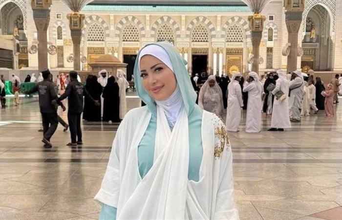 نسرين طافش تؤدي مناسك العمرة وتعلق: "لن ترى كجمال المدينة"