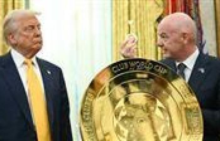 هل سرق ترامب ميدالية ذهبية من الفيفا؟