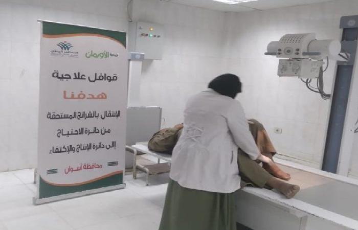 قافلة طبية مجانية تعالج 137 مريضًا من الأولى بالرعاية فى أسوان