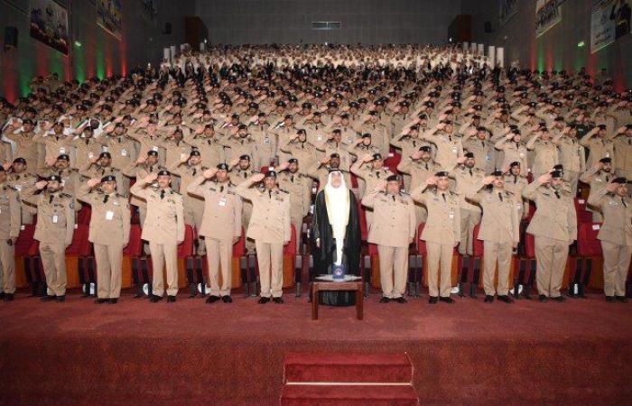 وزير الداخلية الكويتي يشهد حفل تخريج الدفعة 32 من ضباط الاختصاص بكلية الشرطة