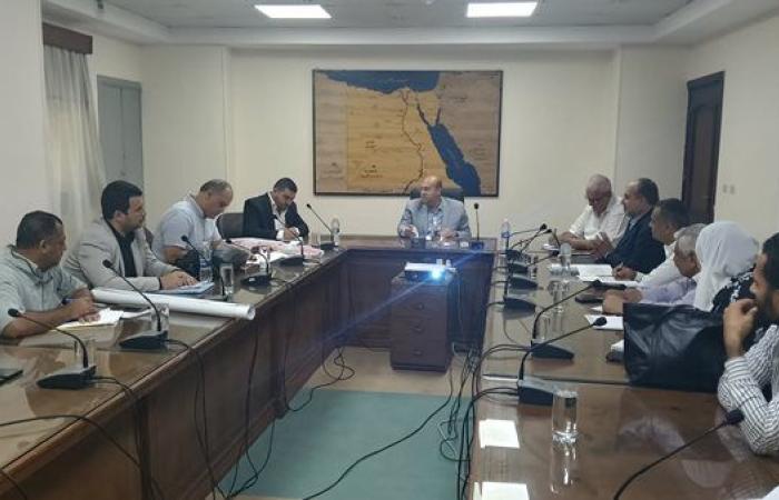 نائب محافظ الجيزة يبحث تطوير المنطقتين الصناعيتين بالصف وجرزا