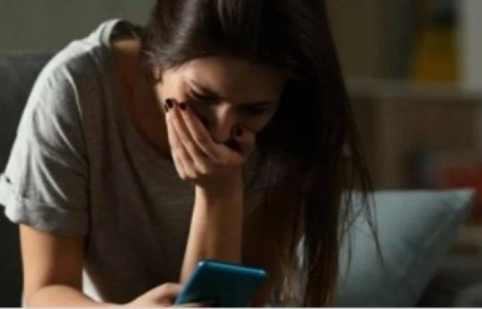 هددتها بفيديوهات مخلة.. حبس المتهم بابتزاز زوجة شقيقه بالطالبية