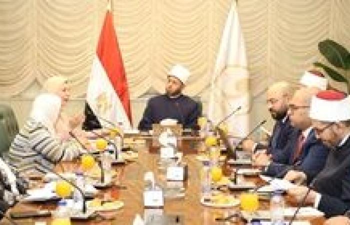 وزير الأوقاف يستقبل مديرة المركز القومي للبحوث الاجتماعية والجنائية