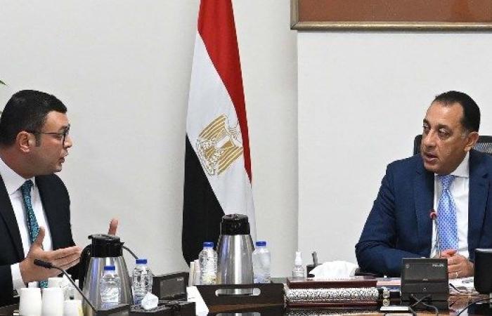 رئيس الوزراء يتابع موقف تقنين الأراضي المضافة لعدد من المدن الجديدة