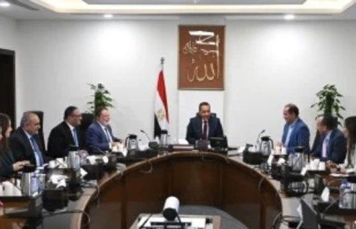 بنسبة 82%..  جهود مكثفة من الحكومة والبنك المركزي لتخفيض الدين العام من الناتج المحلي