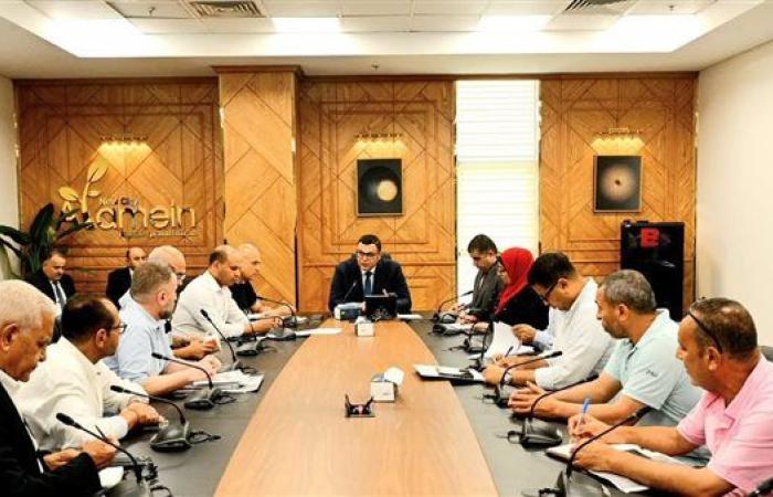 وزير الإسكان يعقد اجتماعاً لمتابعة سير العمل والموقف التنفيذي لمشروع "صواري" بالإسكندرية