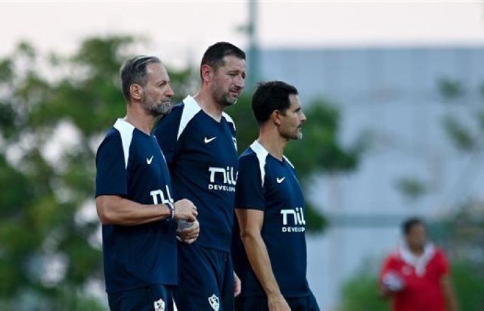 فيريرا يعقد جلسة مع مدير الكرة قبل انطلاق المران المسائي للزمالك