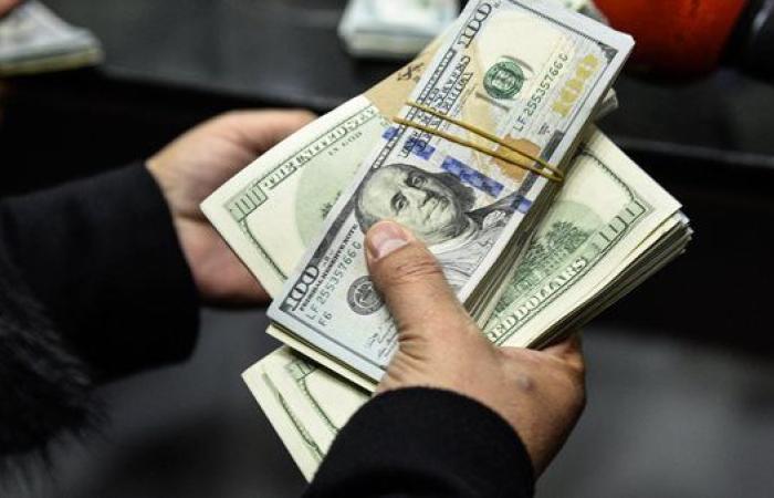 تحويلات المصريين بالخارج تقفز 82.7% إلى 26.4 مليار دولار في 9 أشهر