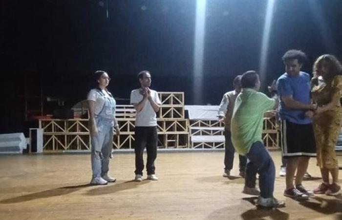 بروفات مكثفة لمسرحية "حب من طرف واحد" على مسرح السامر
