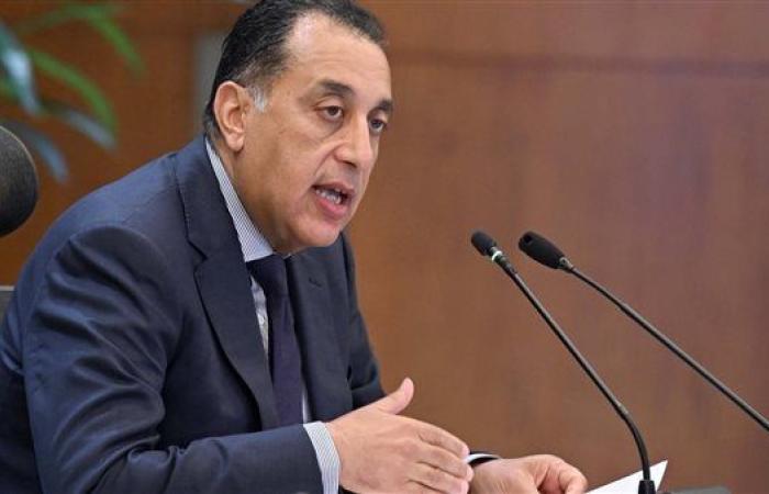 رئيس الوزراء يؤكد اهتمام الدولة بملف تحلية مياه البحر
