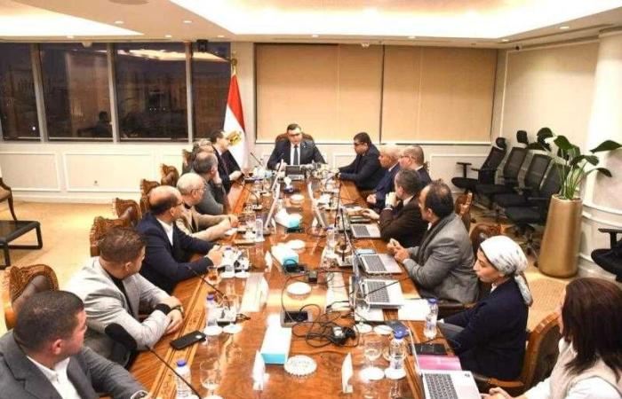 وزير الإسكان يعقد اجتماعًا مع مسئولي شركة ”سيتي إيدج” لاستعراض خططها التسويقية لبعض مشروعات ”هيئة المجتمعات العمرانية الجديدة”