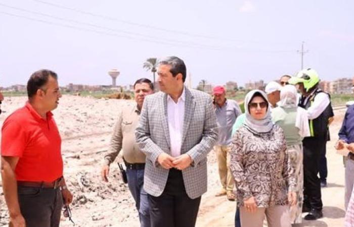 محافظ دمياط يتابع الموقف التنفيذي لأعمال رصف طريق قرية "كفر سليمان"