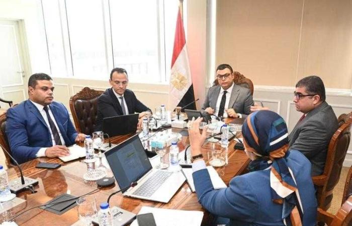 وزير الإسكان يُتابع موقف الاستراتيجية الوطنية للعمران الأخضر والمستدام