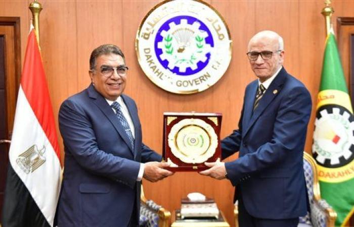 محافظ الدقهلية يكرم المستشار إبراهيم عبد الجواد لانتهاء فترة عمله
