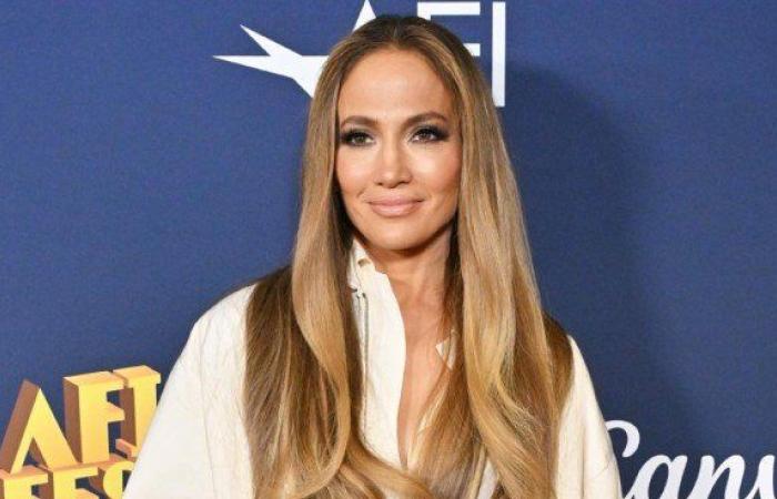 المغنية الأميركية جينيفر لوبيز تلغي حفلها في موسكو.. لهذا السبب